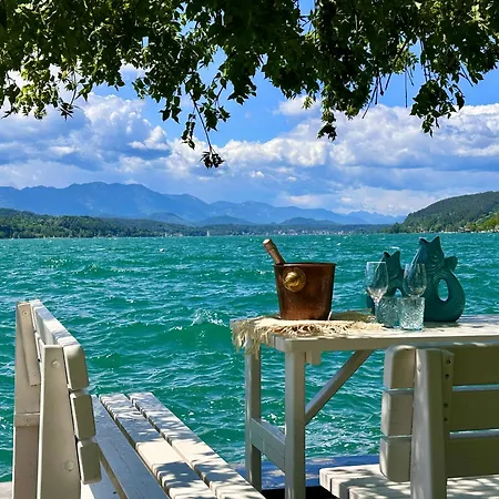 Strandhotel Kaerntnerhof Szálloda 4*