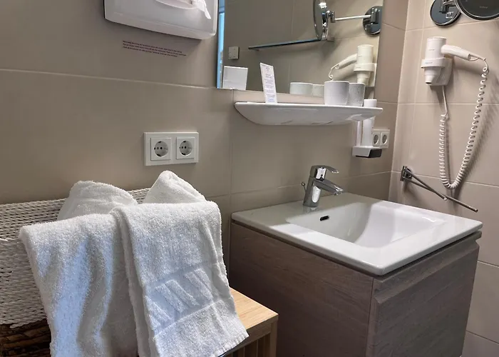 מלון Strandhotel Kaerntnerhof Pörtschach am Wörthersee